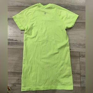 Lululemon swiftly T size four